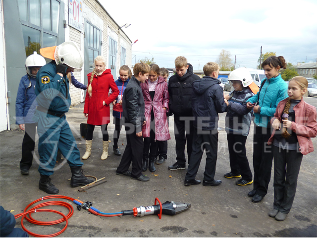 Школьники в гостях у пожарных