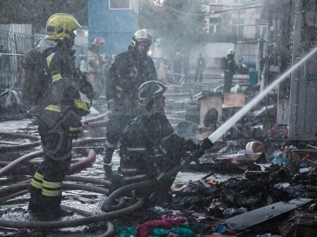 Ликвидация пожара на рынке